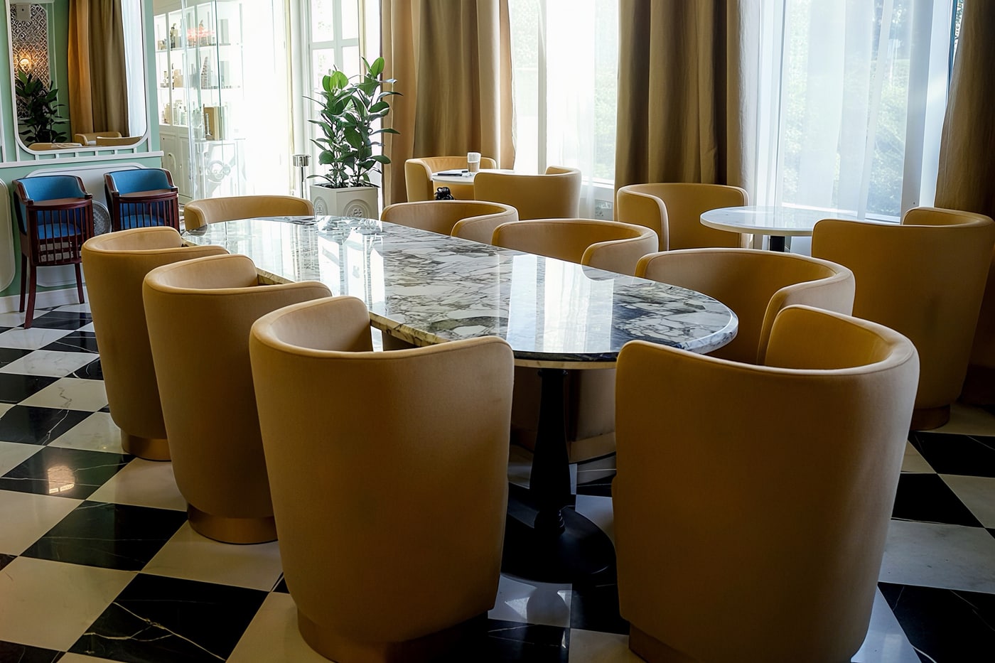 Restaurant Soft Seating: Sofas, Banquettes and Lounge Zones